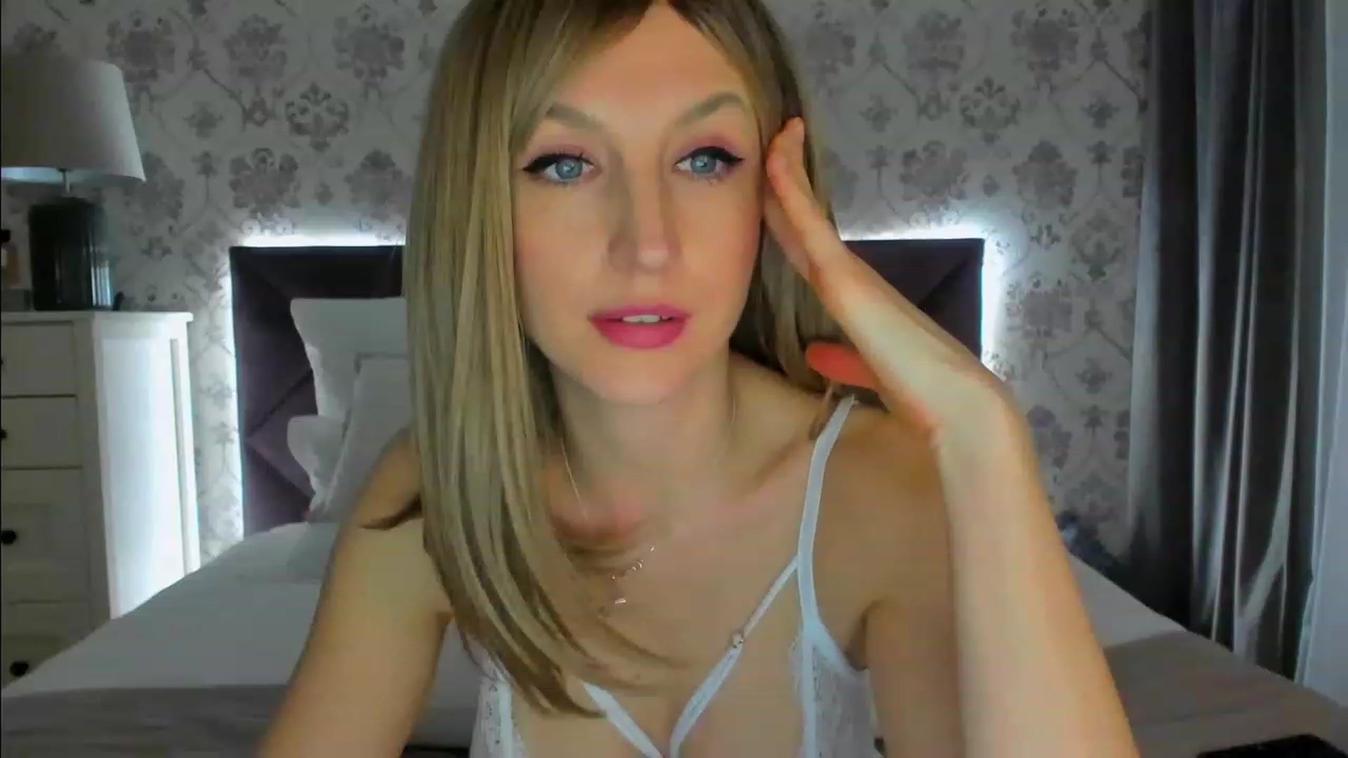 Gallery image thumbnail from HNYHelenka's myfreecams stream on, 03/04/2023, 01:07 image 13 of 20