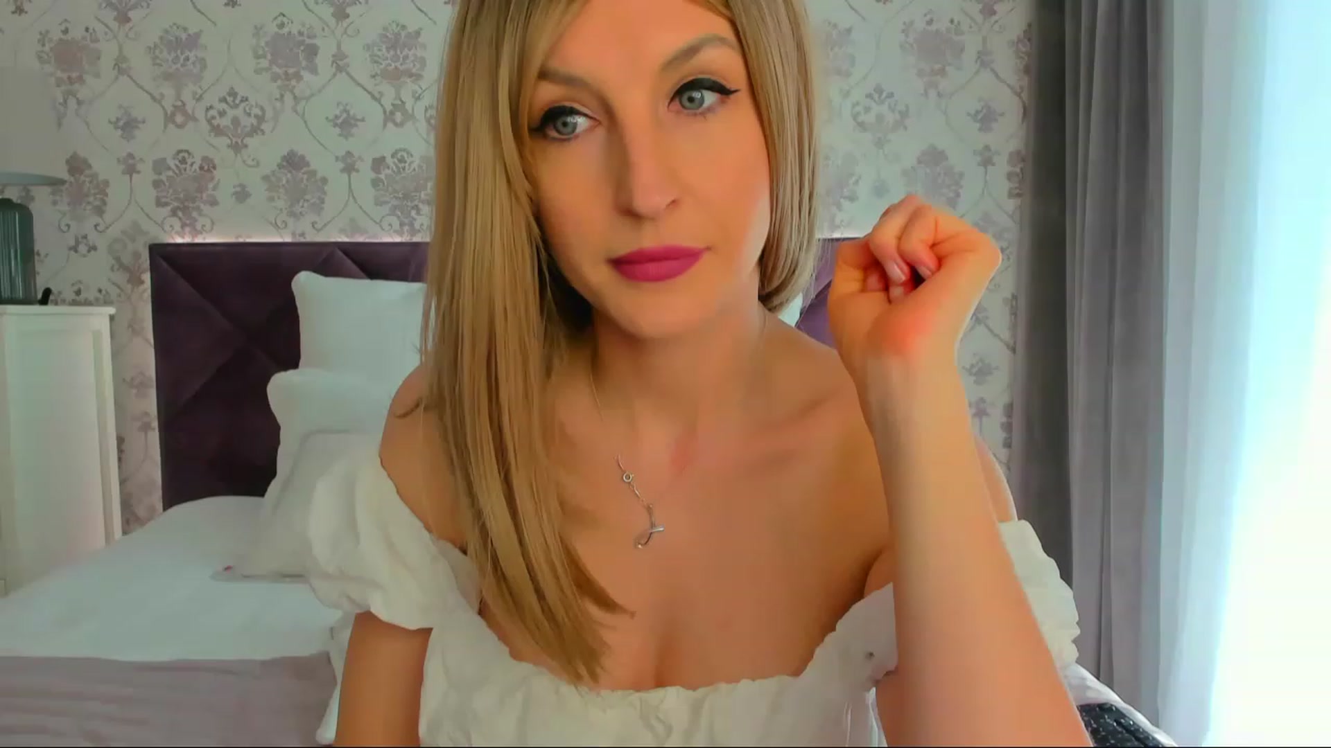 Gallery image thumbnail from HNYHelenka's myfreecams stream on, 03/14/2023, 11:46 image 20 of 20