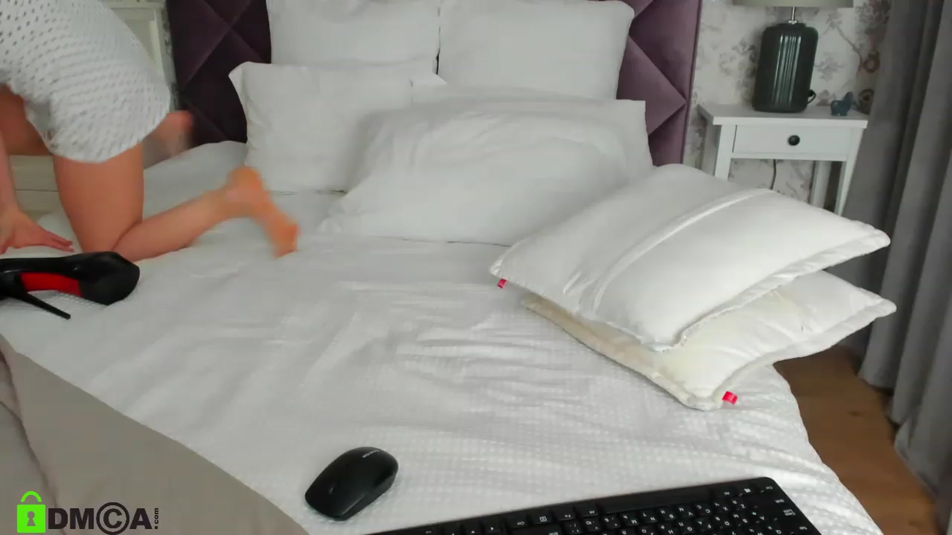 Gallery image thumbnail from HNYHelenka's myfreecams stream on, 06/03/2023, 17:31 image 4 of 20