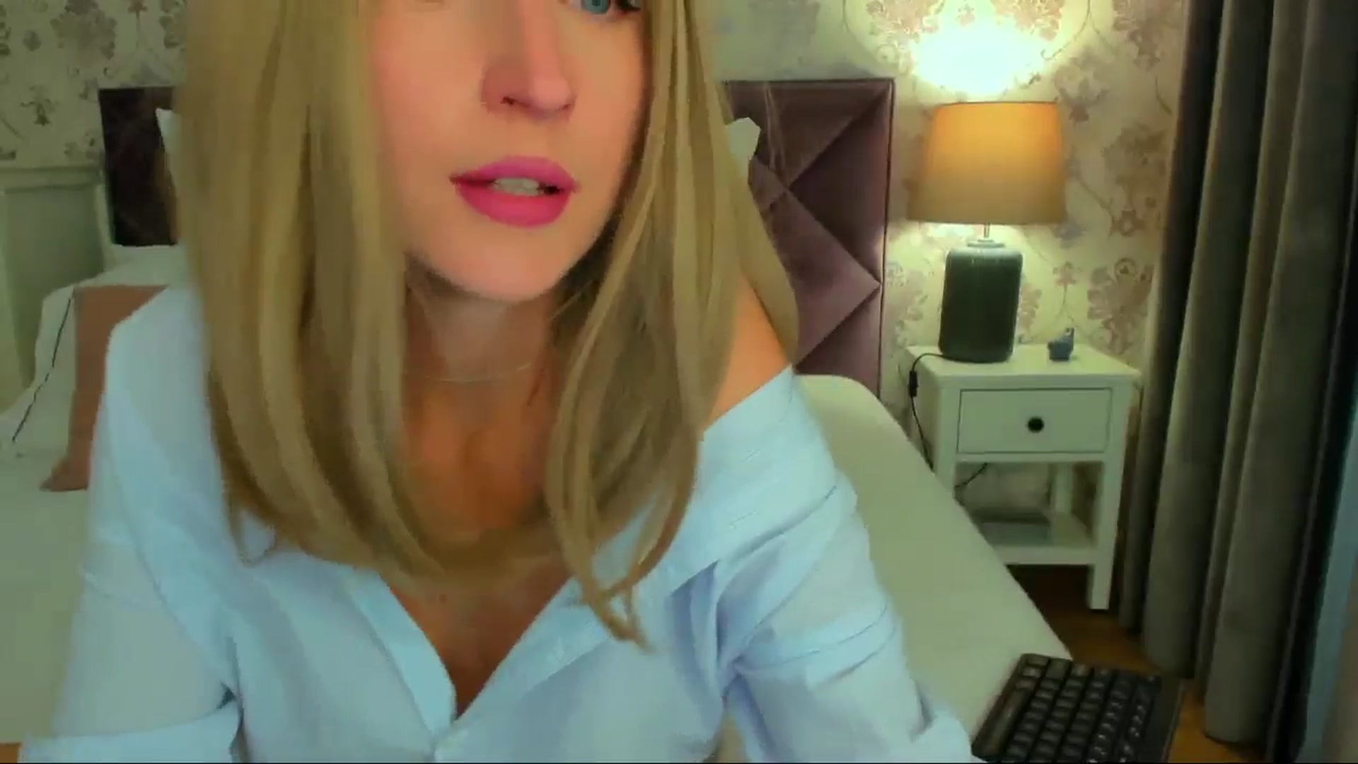 Gallery image thumbnail from HNYHelenka's myfreecams stream on, 06/14/2024, 11:03 image 5 of 20