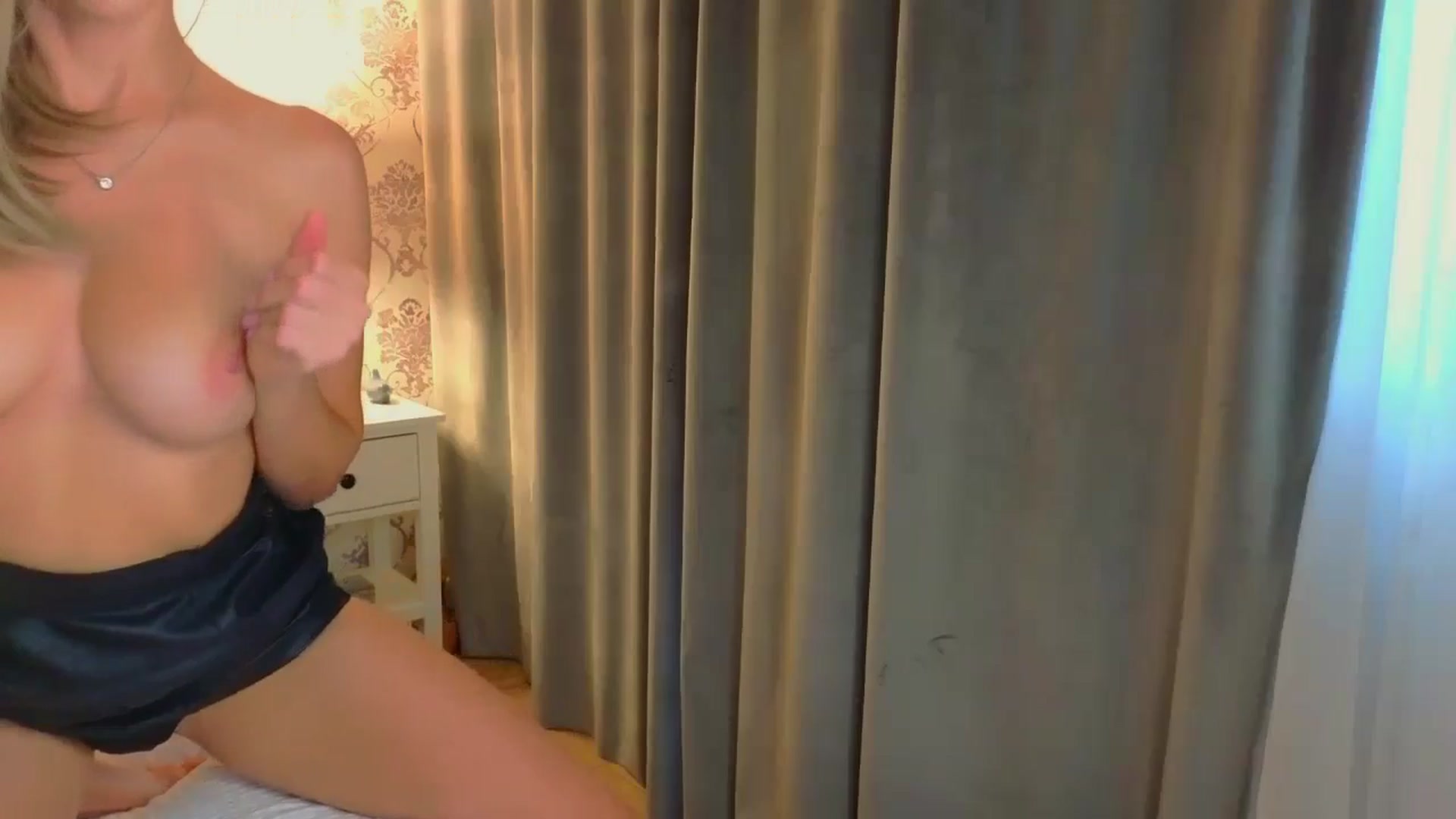 Gallery image thumbnail from HNYHelenka's myfreecams stream on, 08/06/2024, 09:08 image 13 of 20