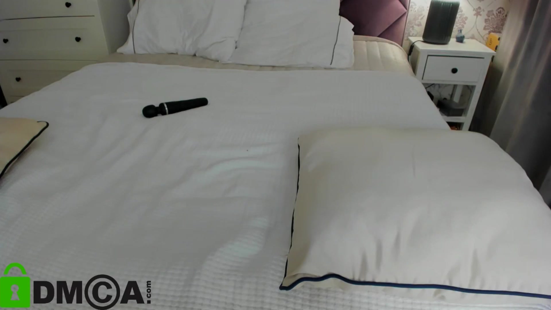 Gallery image thumbnail from HNYHelenka's myfreecams stream on, 06/25/2025, 04:44 image 17 of 20