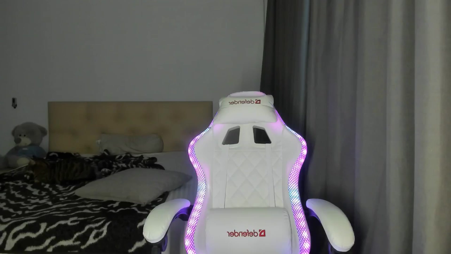 Gallery image thumbnail from HOLLYWOOD_USA's myfreecams stream on, 09/24/2024, 15:45 image 11 of 20
