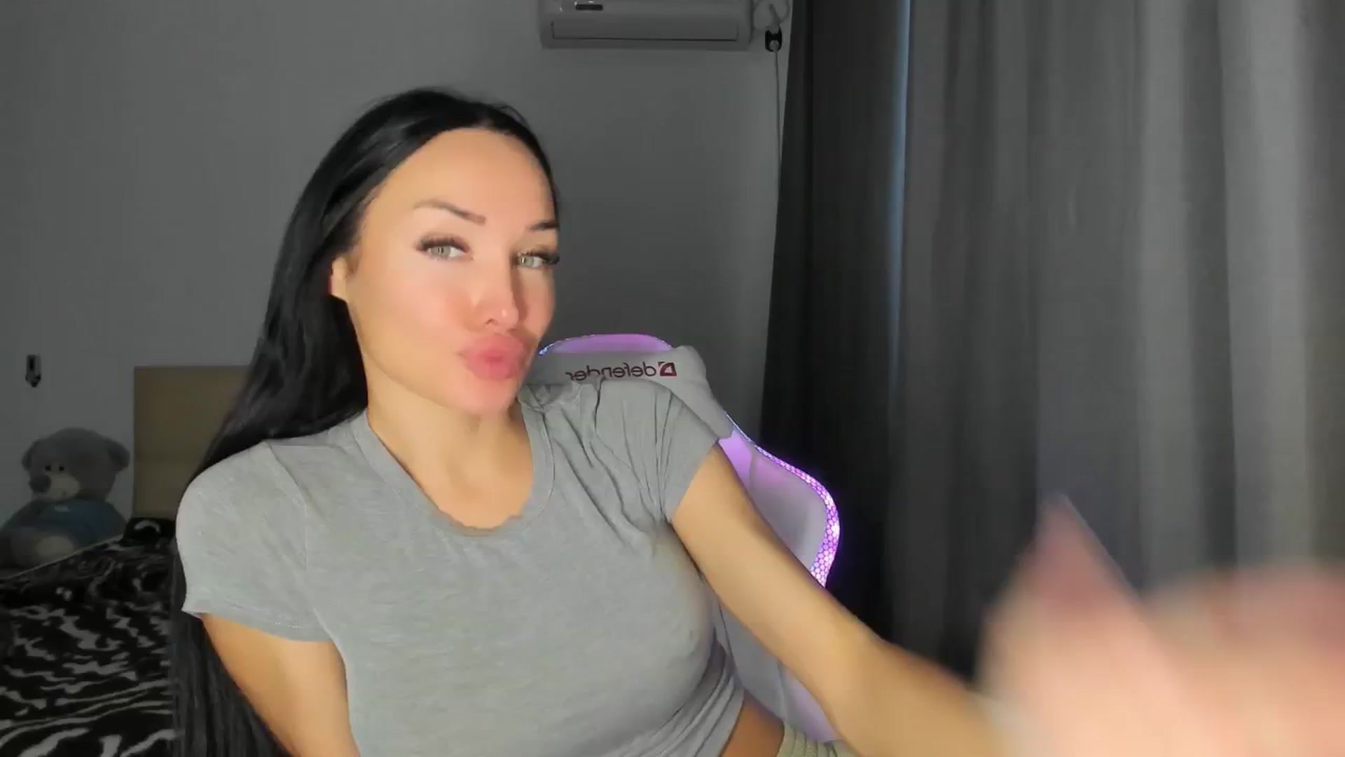 Gallery image thumbnail from HOLLYWOOD_USA's myfreecams stream on, 09/24/2024, 15:45 image 5 of 20
