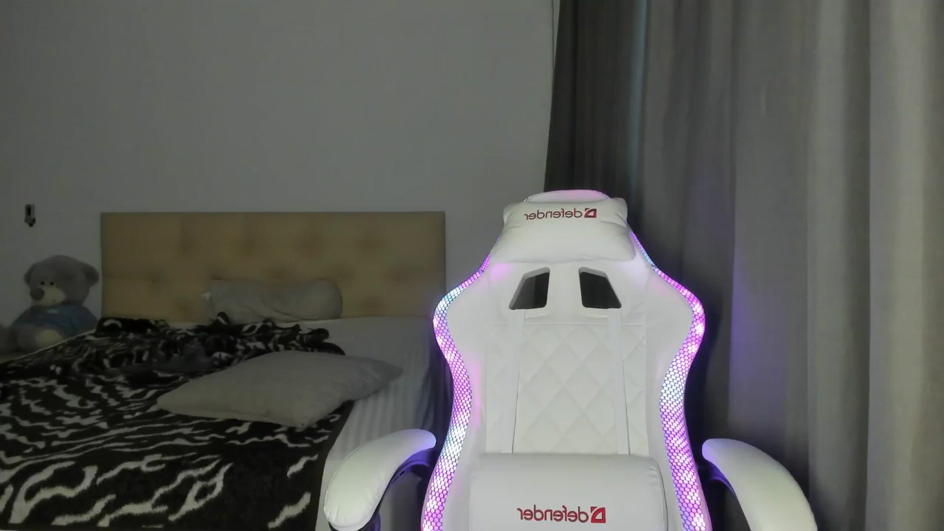Gallery image thumbnail from HOLLYWOOD_USA's myfreecams stream on, 09/24/2024, 15:45 image 9 of 20