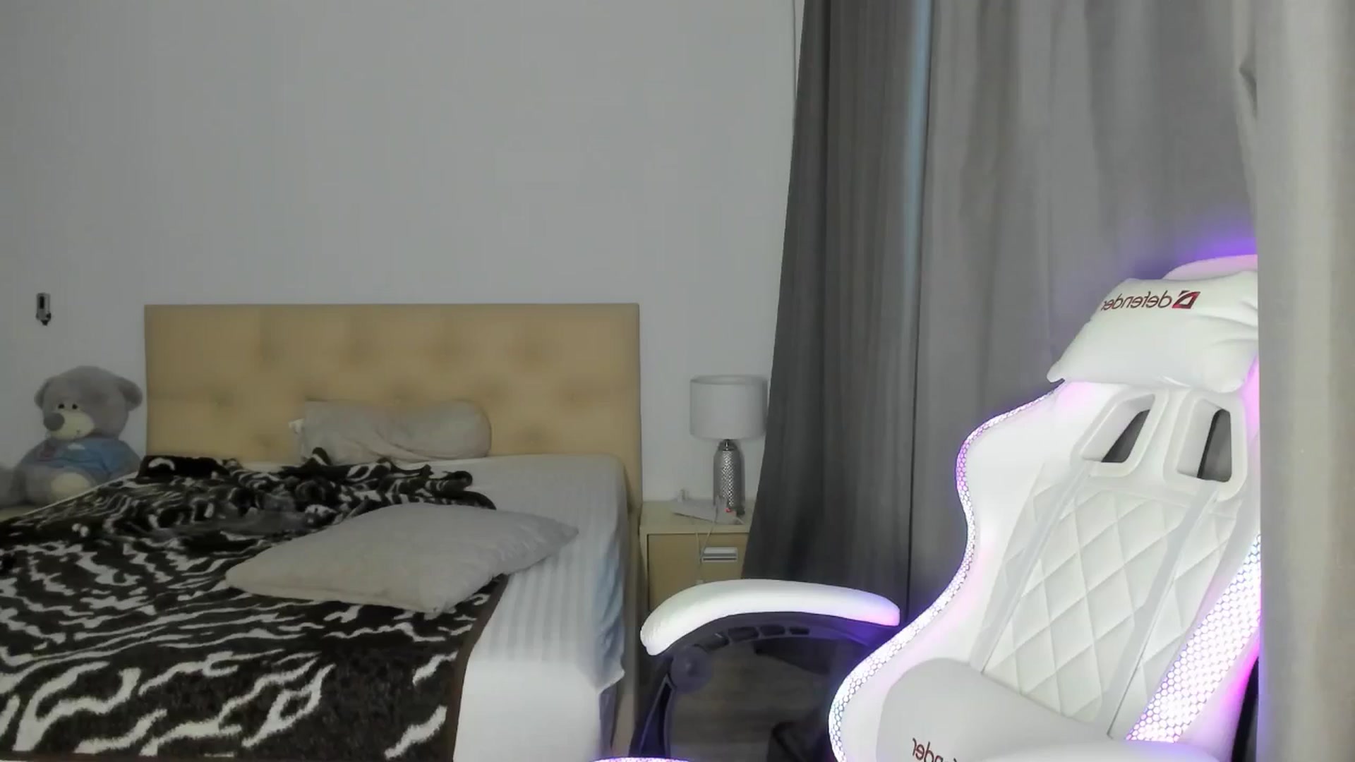 Gallery image thumbnail from HOLLYWOOD_USA's myfreecams stream on, 09/24/2024, 15:45 image 10 of 20