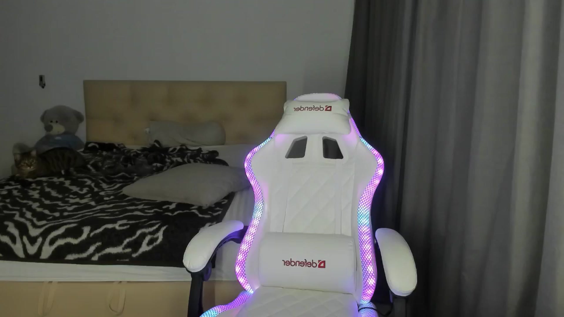 Gallery image thumbnail from HOLLYWOOD_USA's myfreecams stream on, 09/24/2024, 15:45 image 20 of 20
