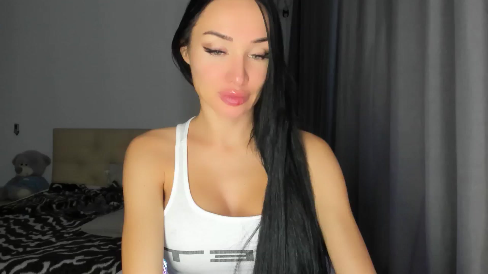 Gallery image thumbnail from HOLLYWOOD_USA's myfreecams stream on, 09/24/2024, 15:45 image 14 of 20