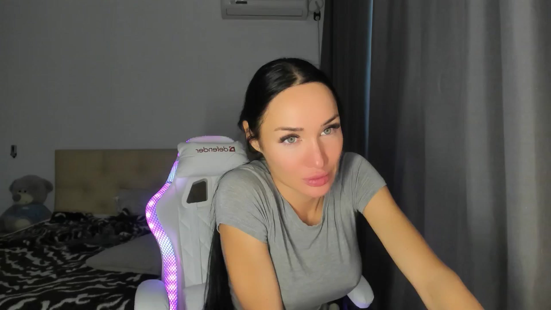Gallery image thumbnail from HOLLYWOOD_USA's myfreecams stream on, 09/24/2024, 15:45 image 1 of 20