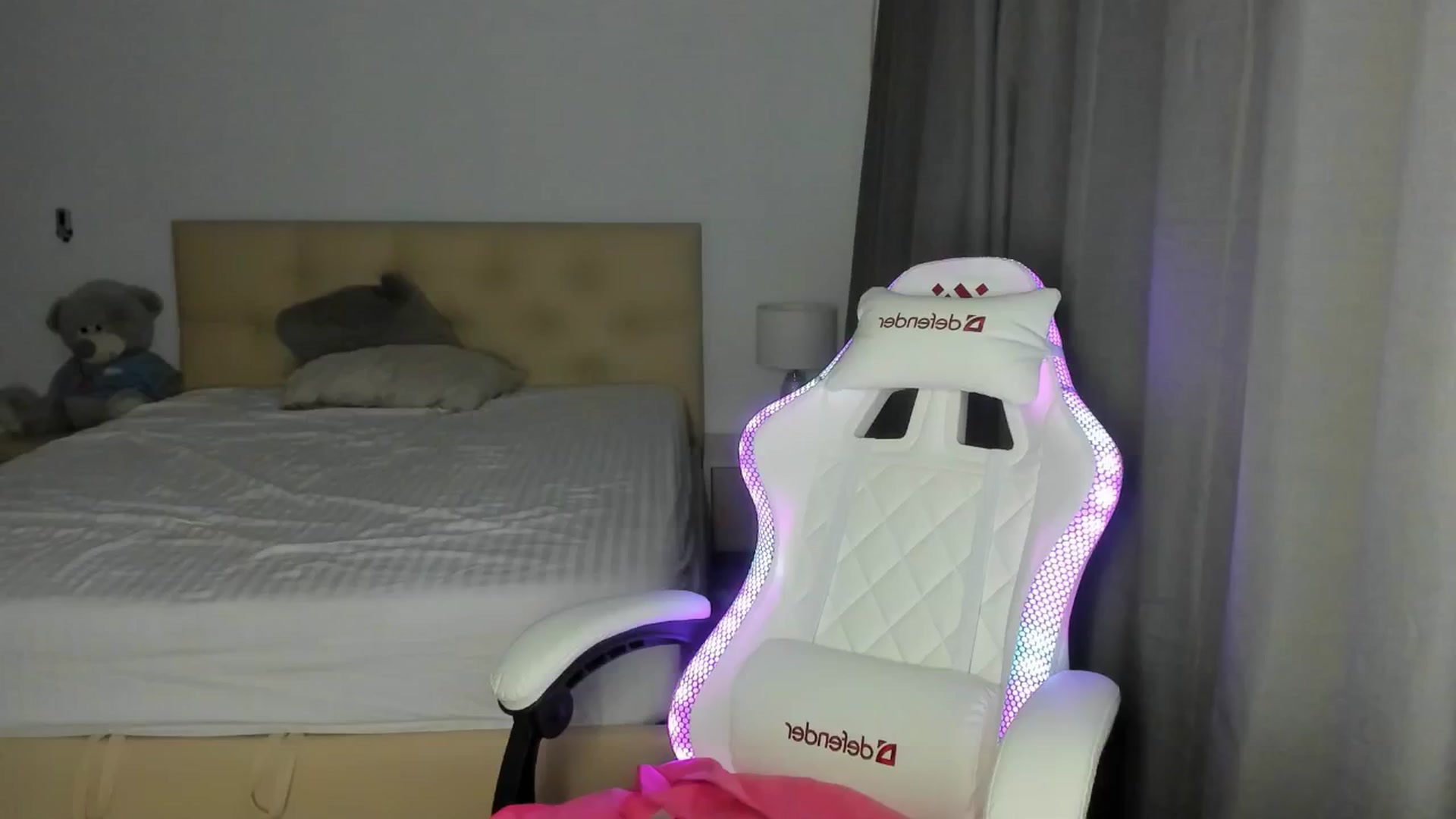 Gallery image thumbnail from HOLLYWOOD_USA's myfreecams stream on, 09/28/2024, 20:51 image 5 of 20