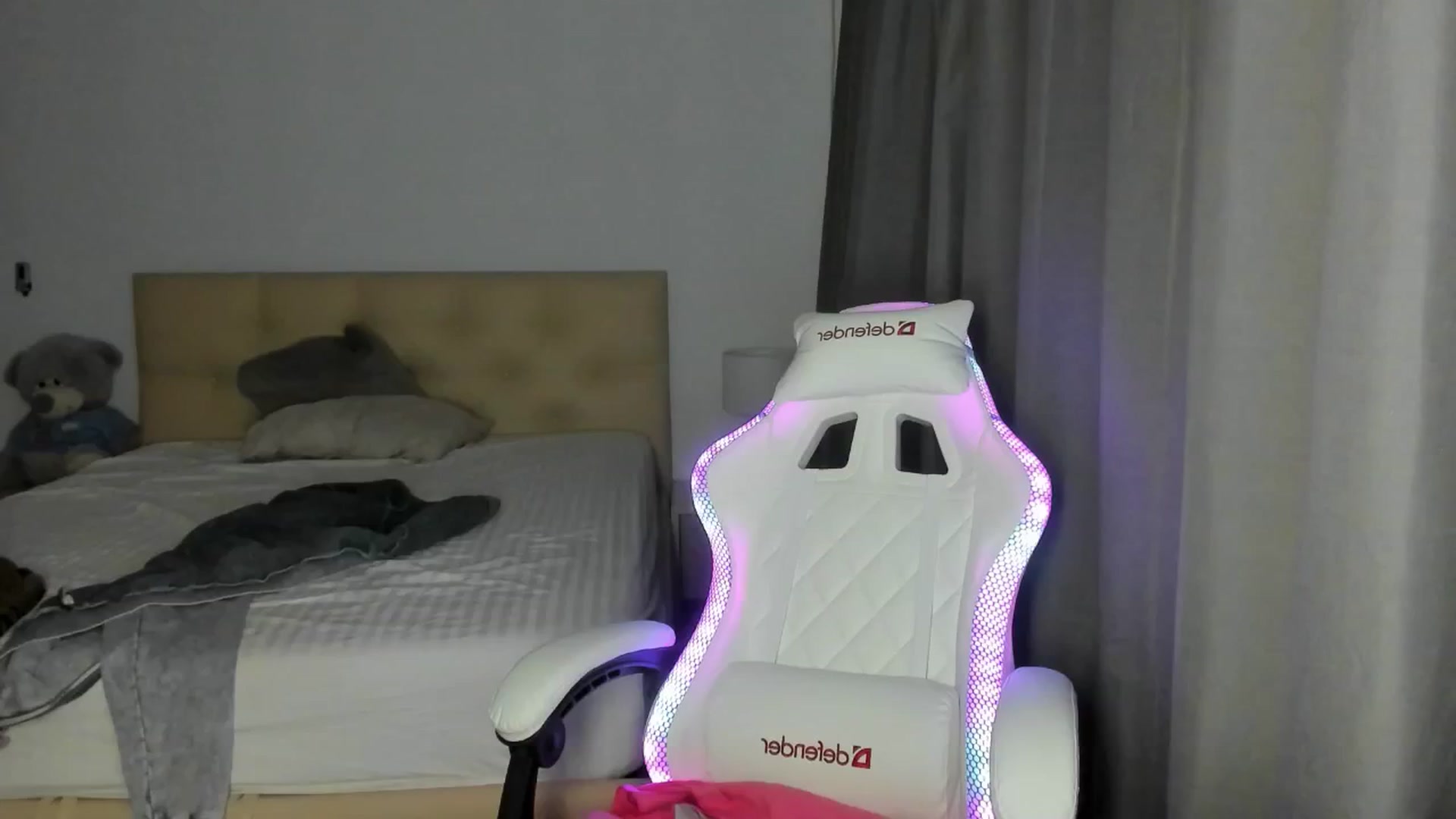 Gallery image thumbnail from HOLLYWOOD_USA's myfreecams stream on, 09/28/2024, 20:51 image 2 of 20