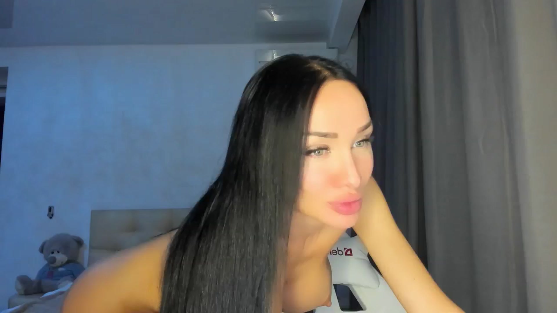 Gallery image thumbnail from HOLLYWOOD_USA's myfreecams stream on, 09/29/2024, 19:24 image 4 of 20