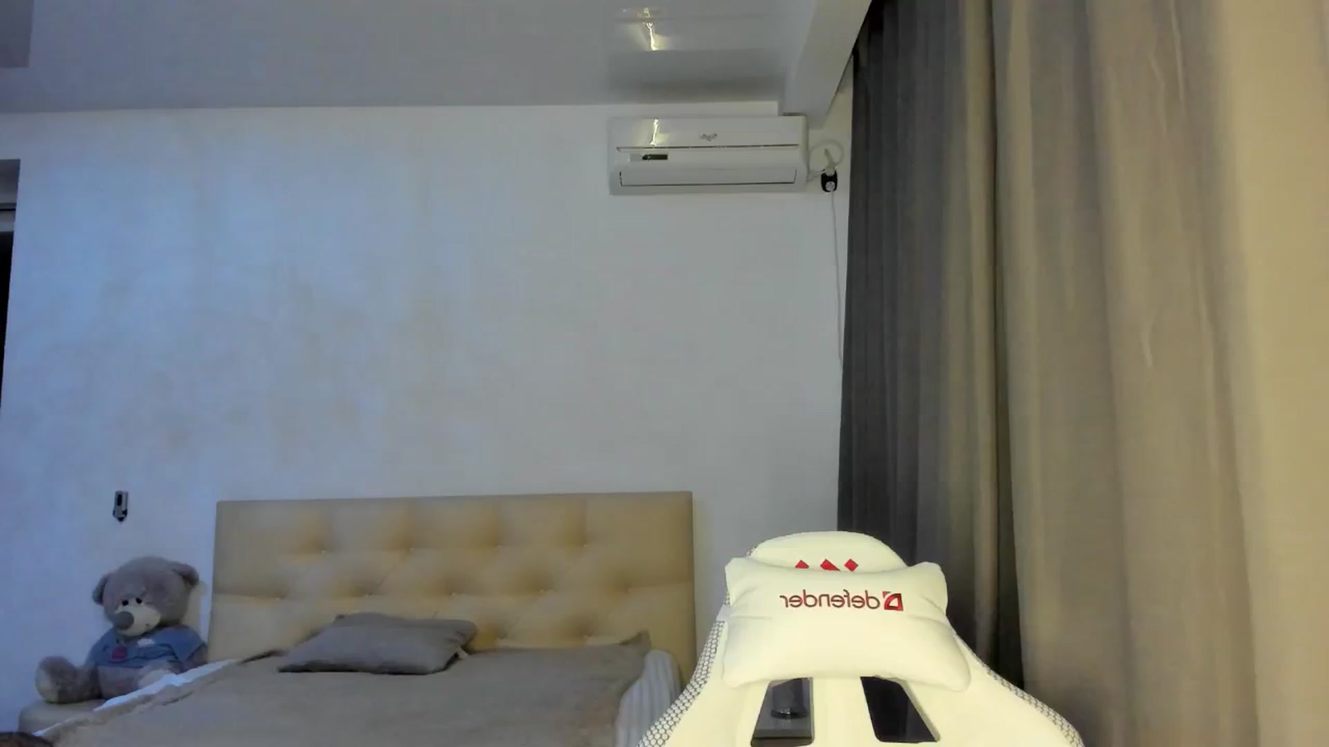 Gallery image thumbnail from HOLLYWOOD_USA's myfreecams stream on, 09/29/2024, 19:24 image 11 of 20