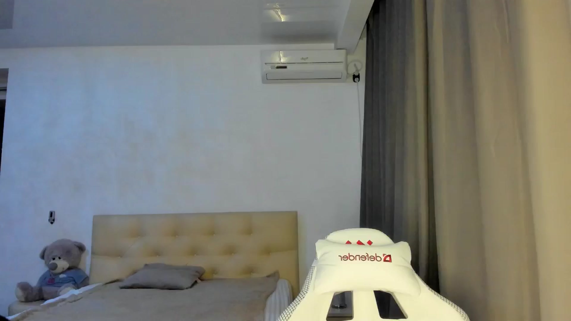 Gallery image thumbnail from HOLLYWOOD_USA's myfreecams stream on, 09/29/2024, 19:24 image 7 of 20