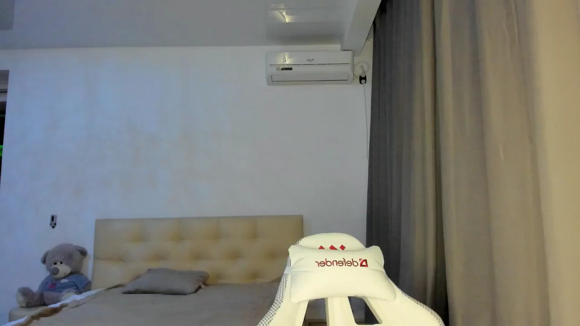 Gallery image thumbnail from HOLLYWOOD_USA's myfreecams stream on, 09/29/2024, 19:24 image 3 of 20