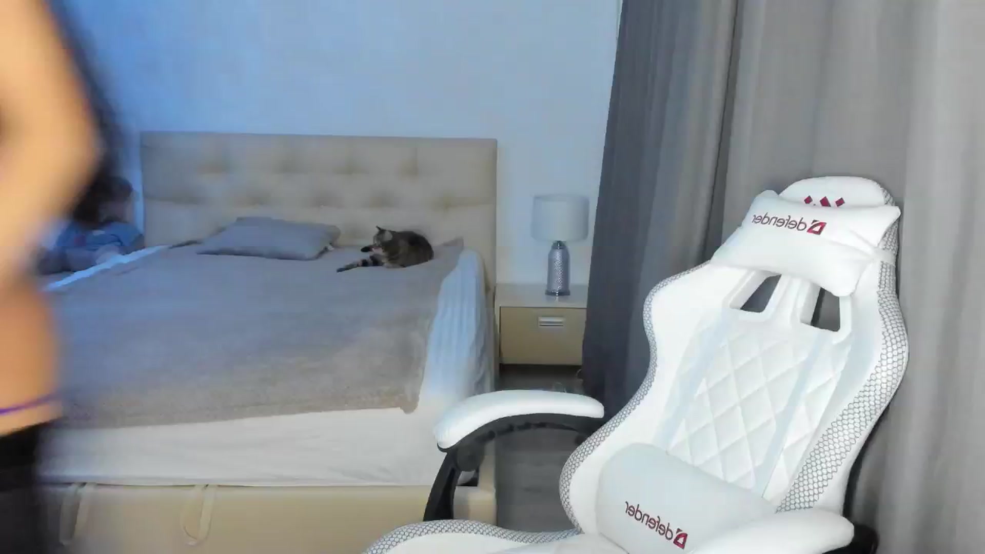 Gallery image thumbnail from HOLLYWOOD_USA's myfreecams stream on, 09/29/2024, 19:24 image 19 of 20
