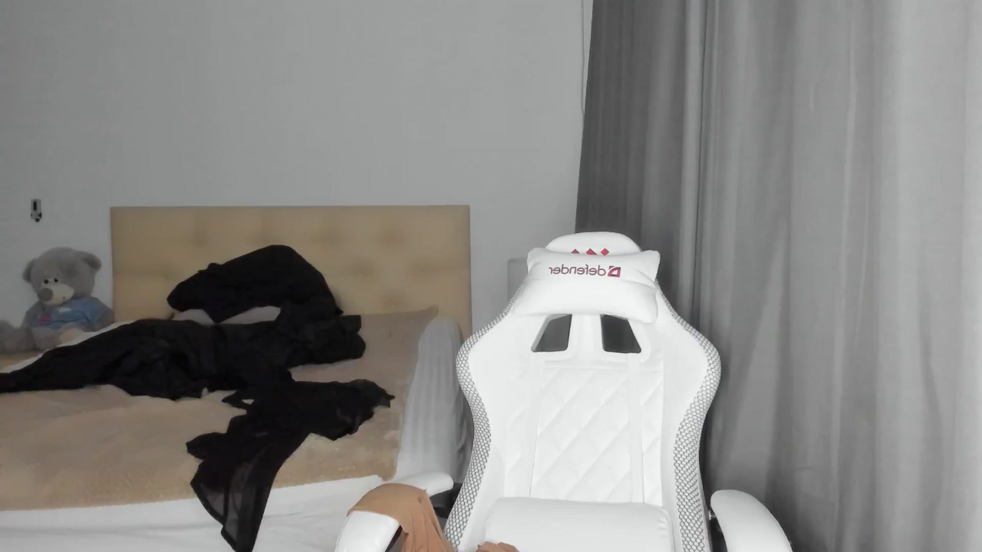 Gallery image thumbnail from HOLLYWOOD_USA's myfreecams stream on, 09/30/2024, 18:43 image 3 of 20