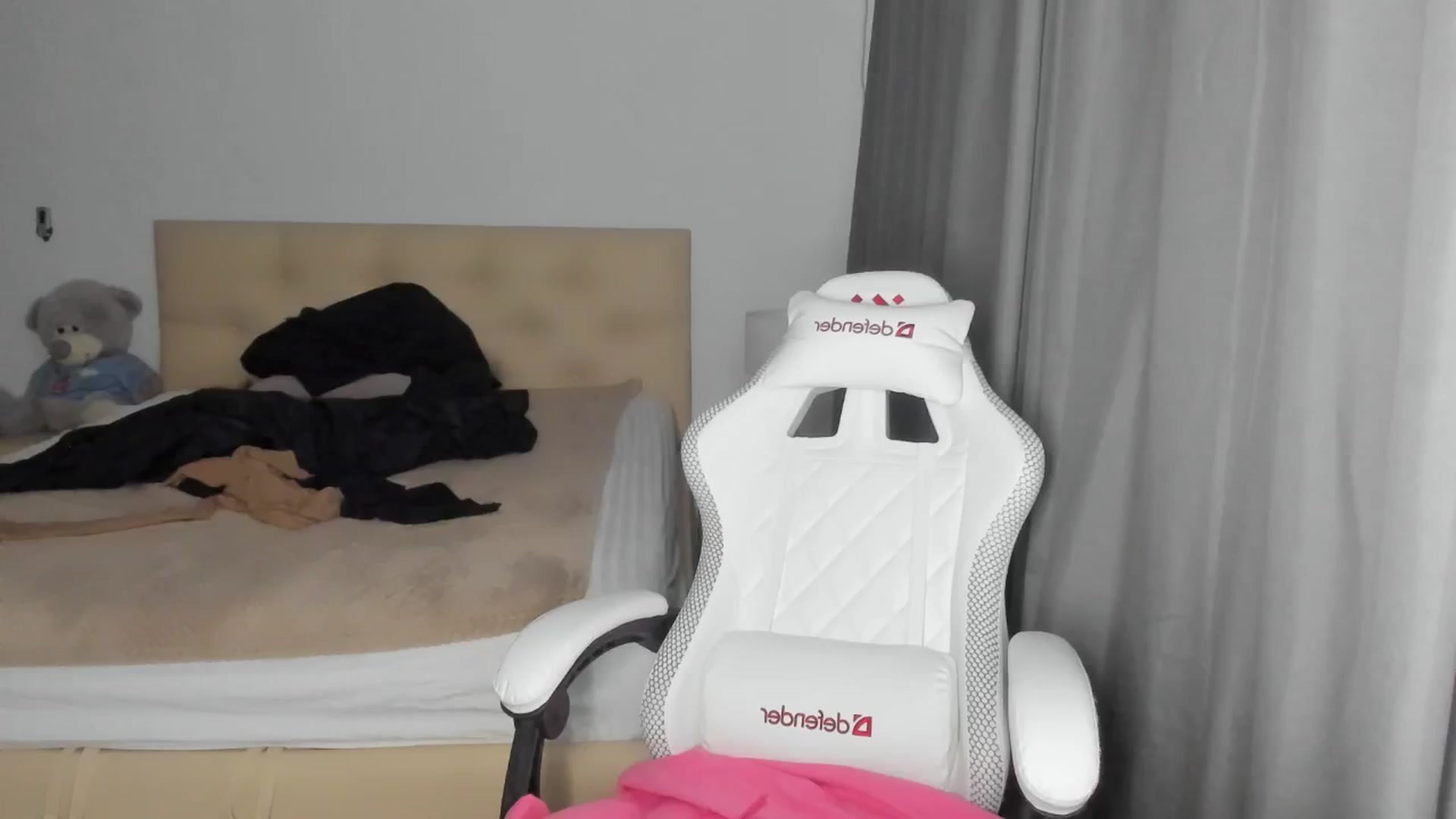 Gallery image thumbnail from HOLLYWOOD_USA's myfreecams stream on, 09/30/2024, 18:43 image 18 of 20