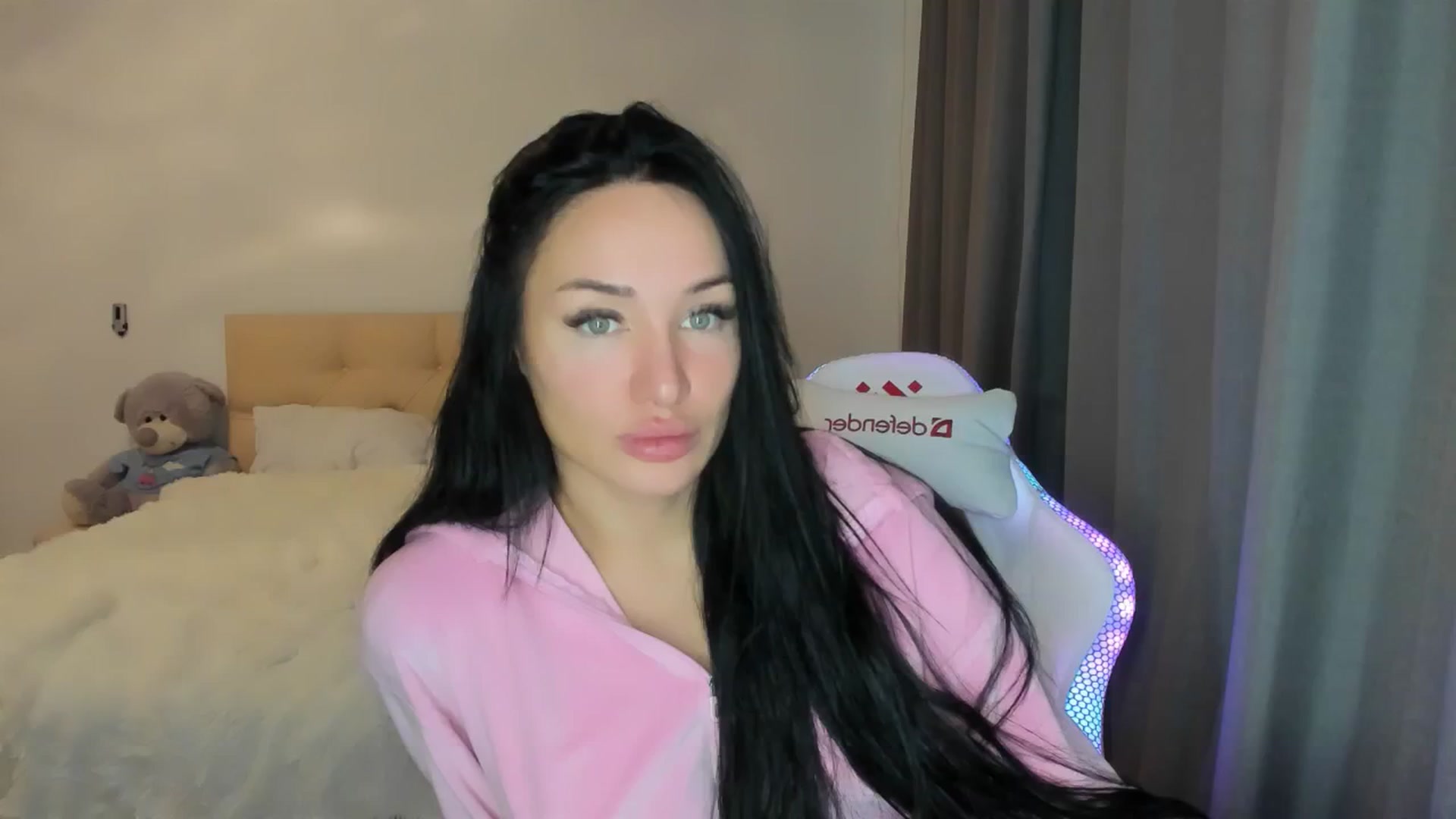 Gallery image thumbnail from HOLLYWOOD_USA's myfreecams stream on, 10/07/2024, 17:58 image 2 of 20