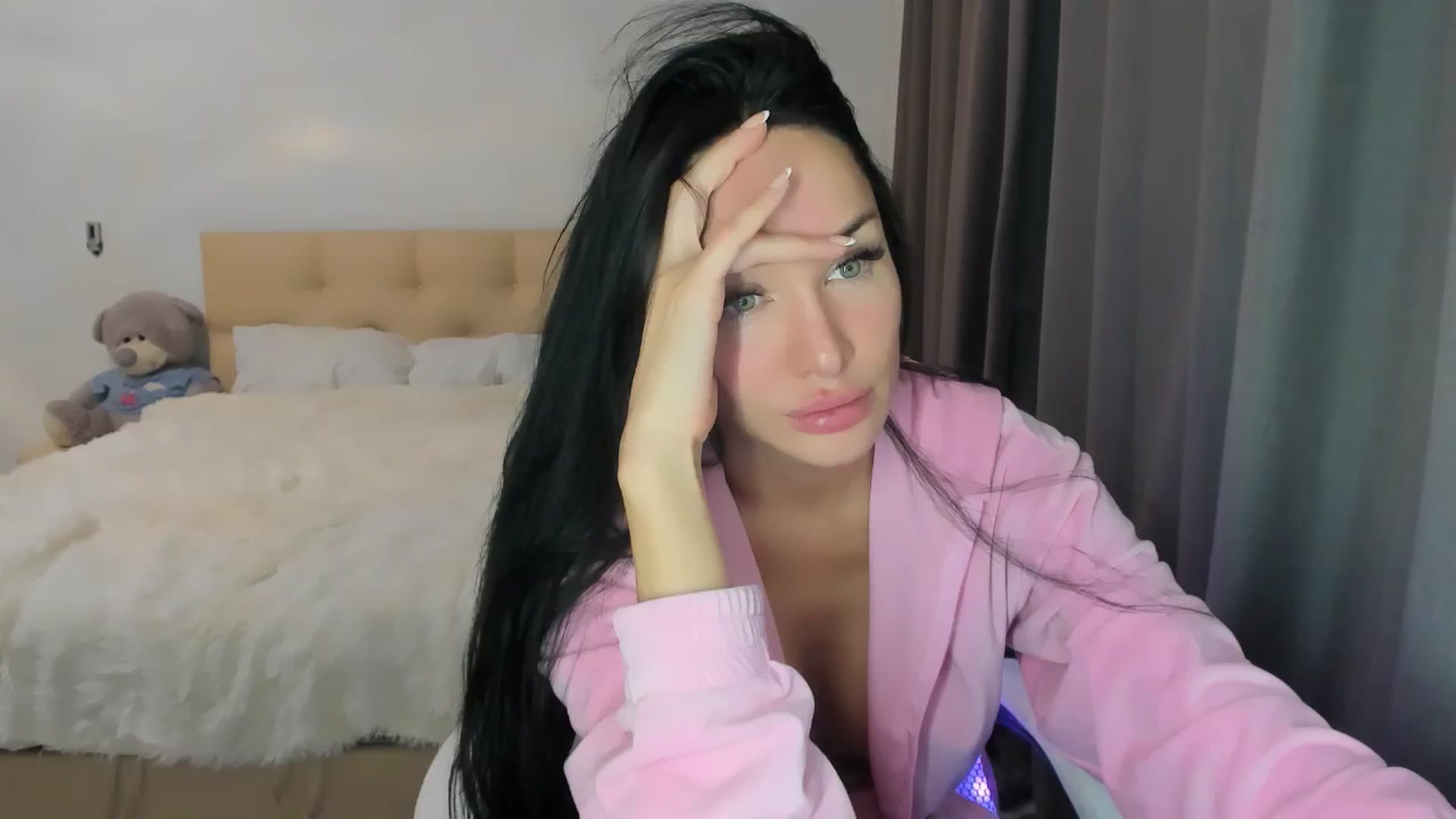 Gallery image thumbnail from HOLLYWOOD_USA's myfreecams stream on, 10/07/2024, 17:58 image 7 of 20