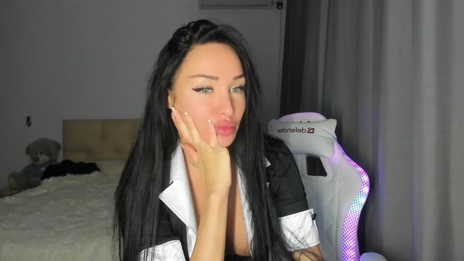 Gallery image thumbnail from HOLLYWOOD_USA's myfreecams stream on, 10/13/2024, 21:38 image 4 of 20