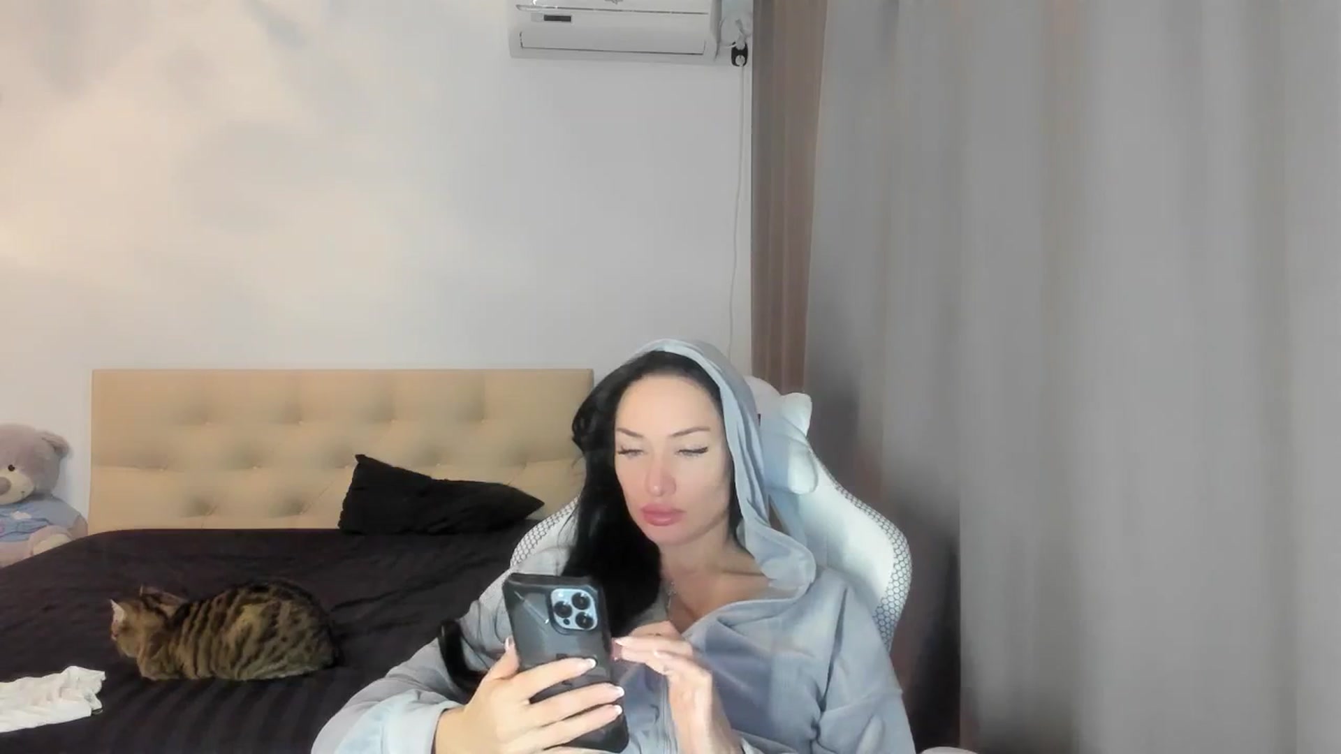 Gallery image thumbnail from HOLLYWOOD_USA's myfreecams stream on, 10/24/2024, 16:01 image 6 of 20