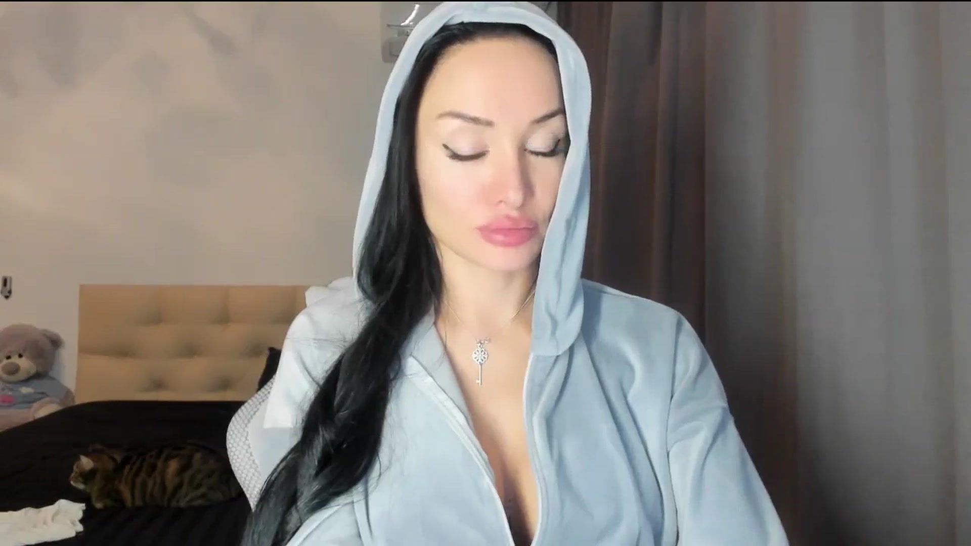 Gallery image thumbnail from HOLLYWOOD_USA's myfreecams stream on, 10/24/2024, 16:01 image 19 of 20