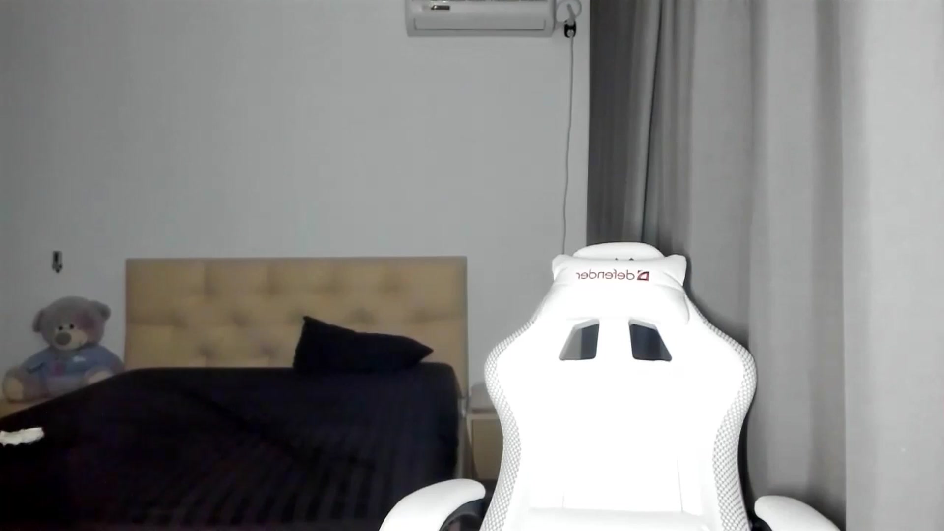Gallery image thumbnail from HOLLYWOOD_USA's myfreecams stream on, 10/24/2024, 20:31 image 16 of 20