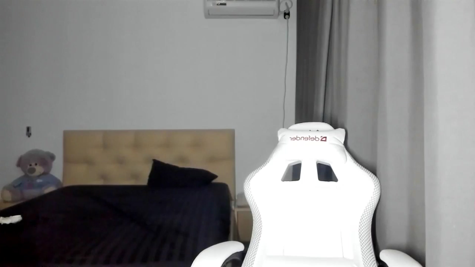 Gallery image thumbnail from HOLLYWOOD_USA's myfreecams stream on, 10/24/2024, 20:31 image 17 of 20