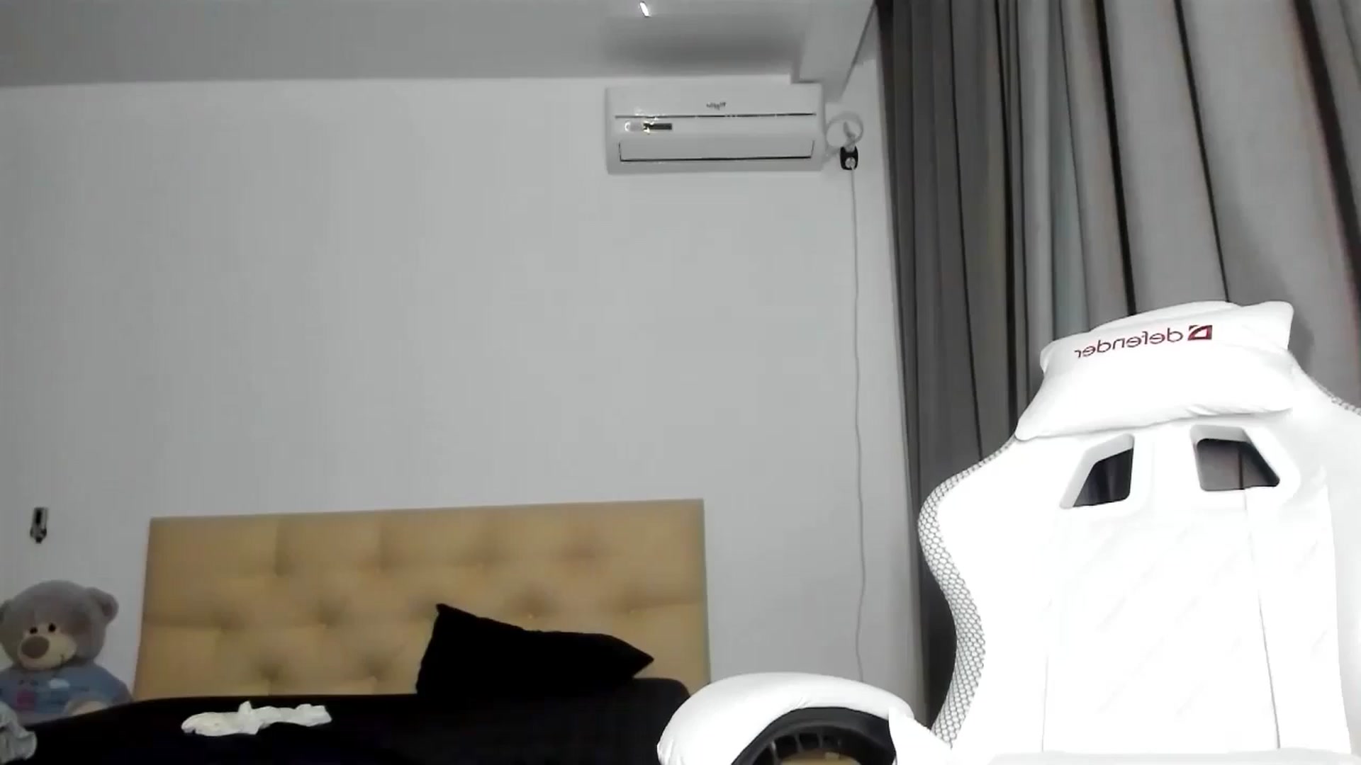 Gallery image thumbnail from HOLLYWOOD_USA's myfreecams stream on, 10/24/2024, 20:31 image 6 of 20
