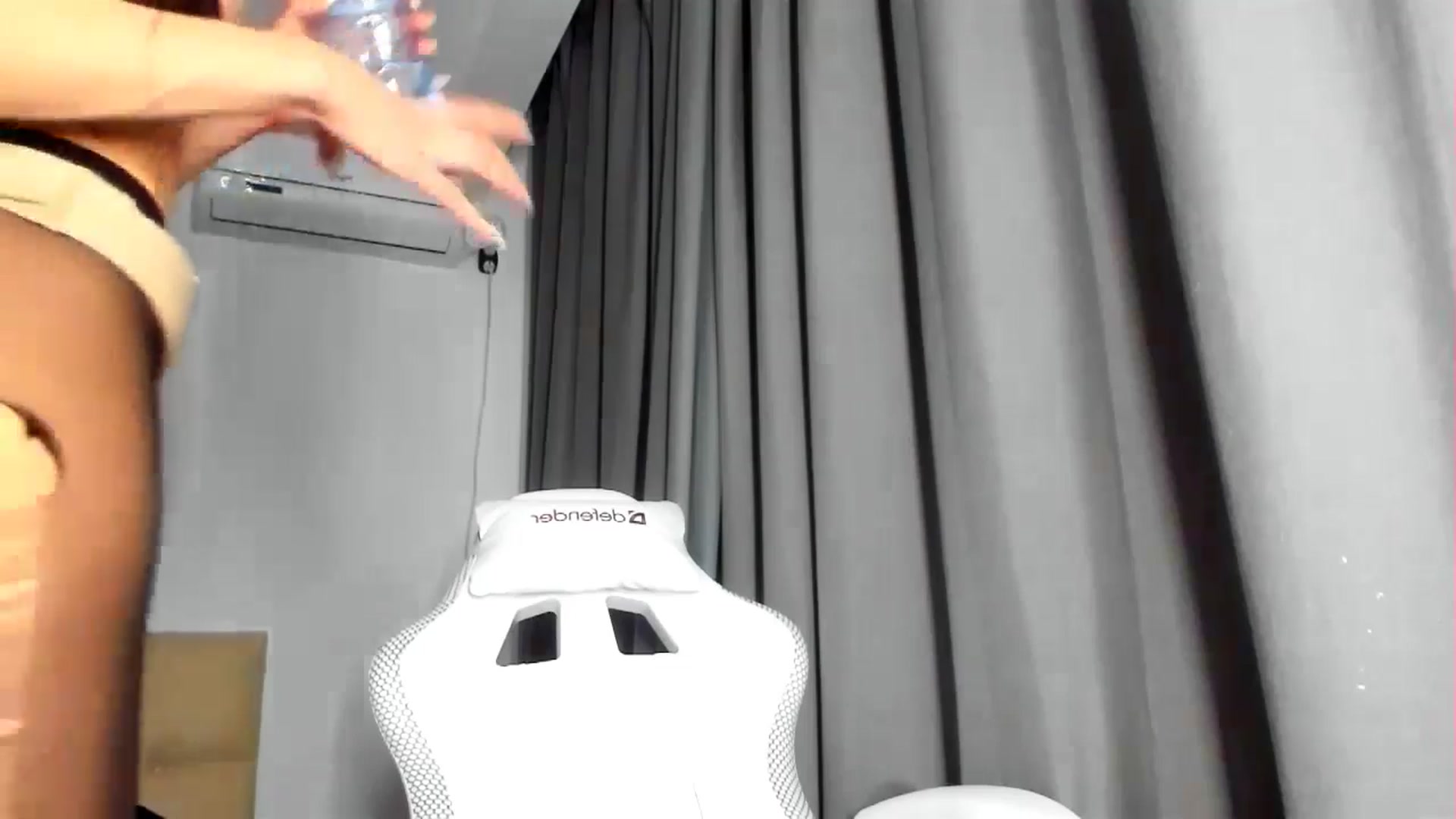 Gallery image thumbnail from HOLLYWOOD_USA's myfreecams stream on, 10/24/2024, 20:31 image 10 of 20
