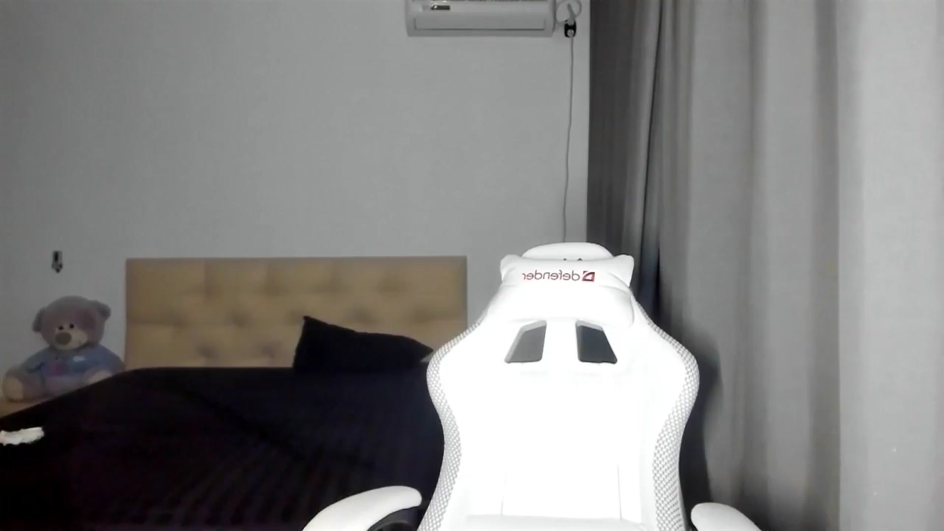 Gallery image thumbnail from HOLLYWOOD_USA's myfreecams stream on, 10/24/2024, 20:31 image 15 of 20