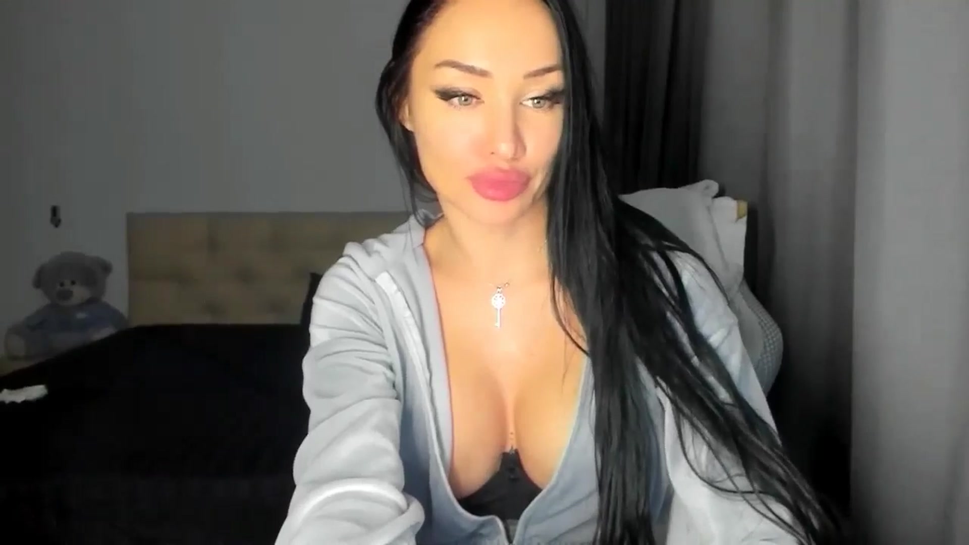 Gallery image thumbnail from HOLLYWOOD_USA's myfreecams stream on, 10/24/2024, 21:49 image 3 of 20