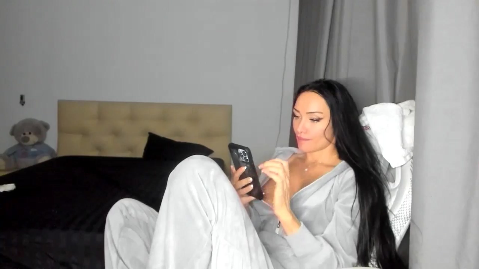 Gallery image thumbnail from HOLLYWOOD_USA's myfreecams stream on, 10/24/2024, 21:49 image 2 of 20