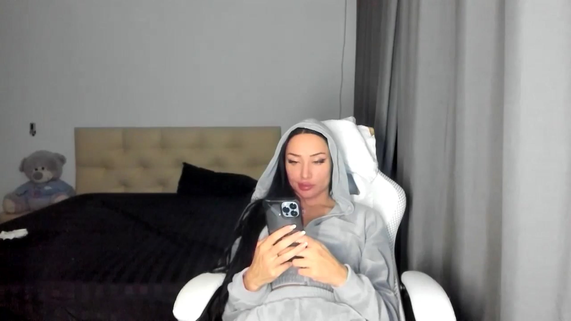 Gallery image thumbnail from HOLLYWOOD_USA's myfreecams stream on, 10/24/2024, 21:49 image 7 of 20