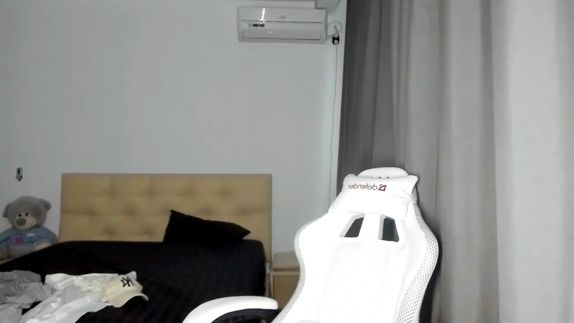 Gallery image thumbnail from HOLLYWOOD_USA's myfreecams stream on, 10/25/2024, 10:33 image 10 of 20