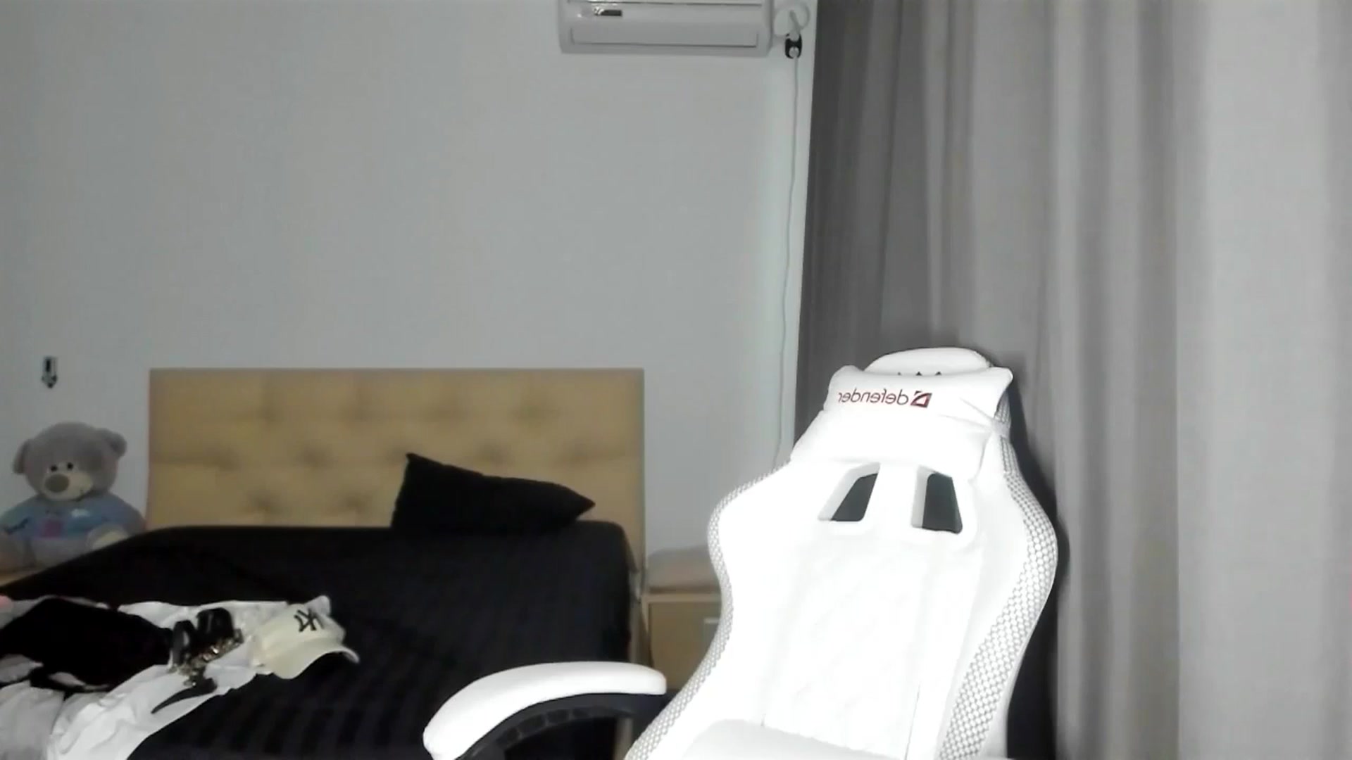 Gallery image thumbnail from HOLLYWOOD_USA's myfreecams stream on, 10/25/2024, 10:33 image 17 of 20