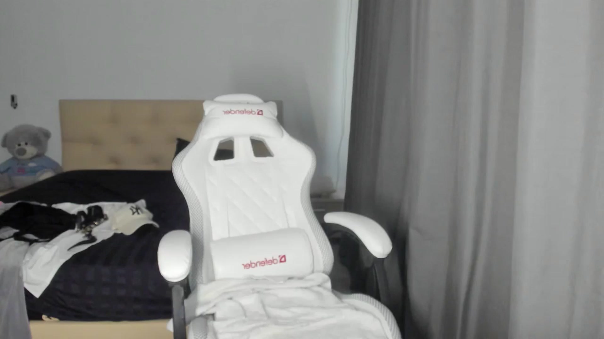 Gallery image thumbnail from HOLLYWOOD_USA's myfreecams stream on, 10/25/2024, 11:08 image 17 of 20