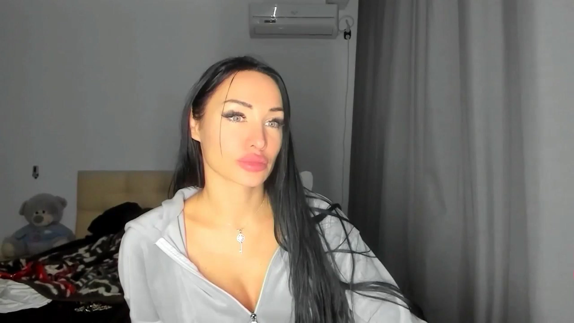 Gallery image thumbnail from HOLLYWOOD_USA's myfreecams stream on, 10/25/2024, 18:17 image 18 of 20