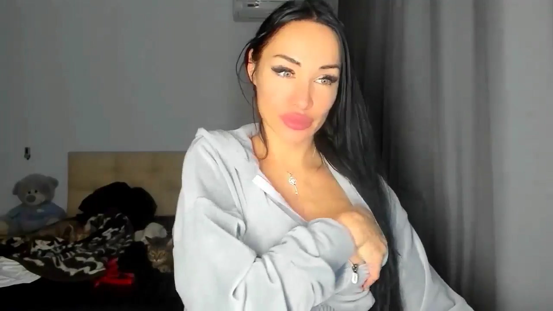 Gallery image thumbnail from HOLLYWOOD_USA's myfreecams stream on, 10/25/2024, 18:17 image 3 of 20