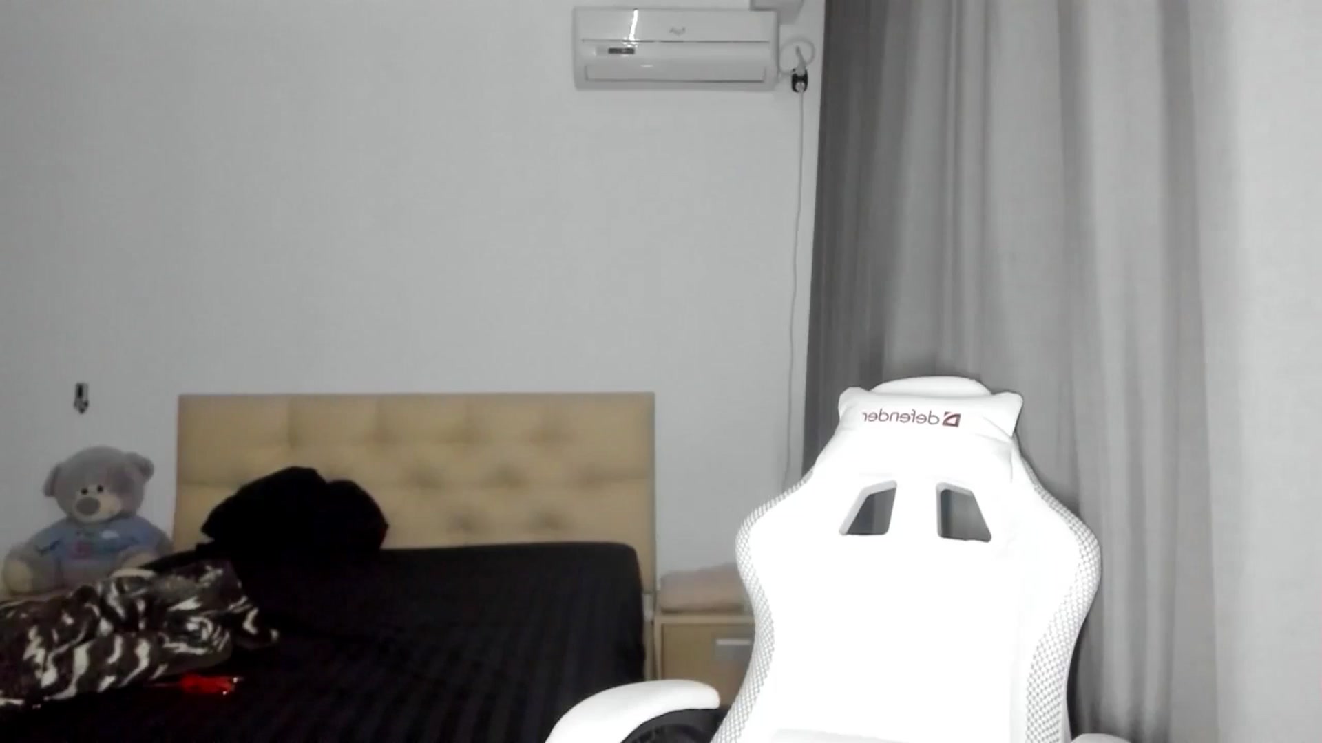 Gallery image thumbnail from HOLLYWOOD_USA's myfreecams stream on, 10/25/2024, 18:17 image 19 of 20