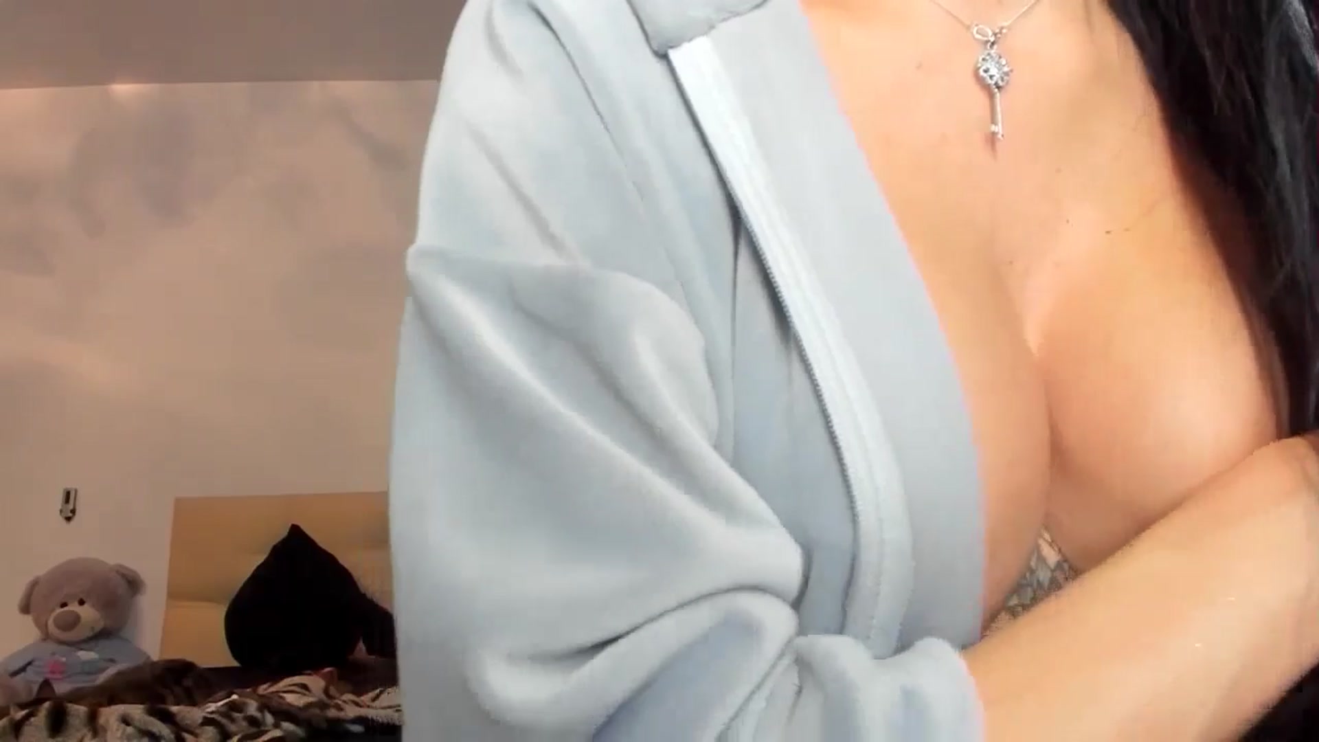 Gallery image thumbnail from HOLLYWOOD_USA's myfreecams stream on, 10/26/2024, 10:16 image 11 of 20