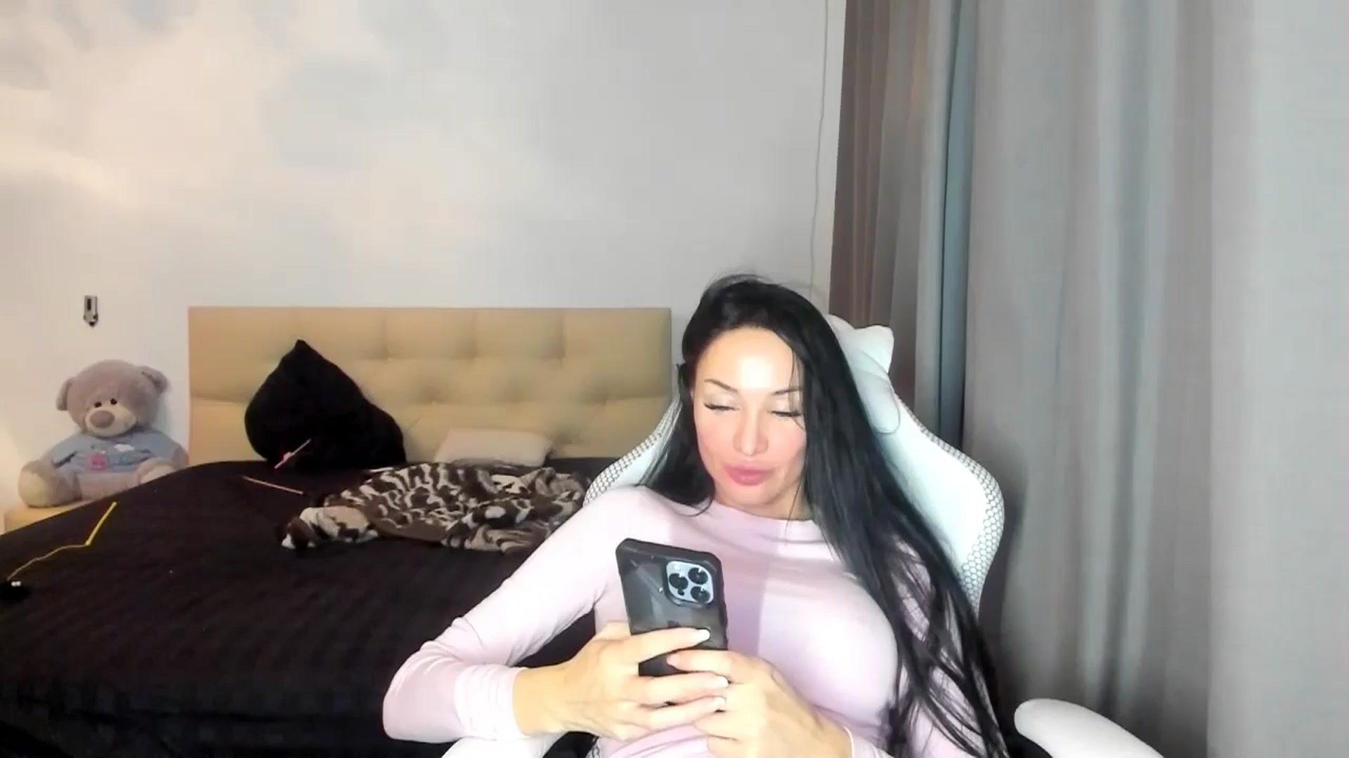 Gallery image thumbnail from HOLLYWOOD_USA's myfreecams stream on, 10/26/2024, 18:26 image 3 of 20