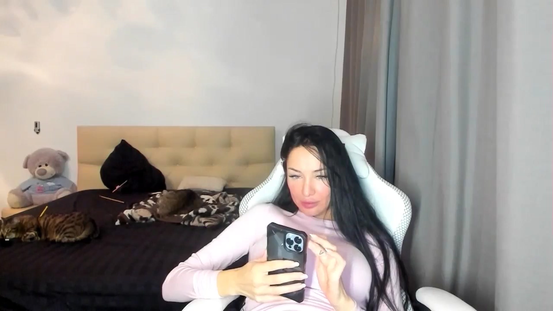 Gallery image thumbnail from HOLLYWOOD_USA's myfreecams stream on, 10/26/2024, 18:26 image 8 of 20