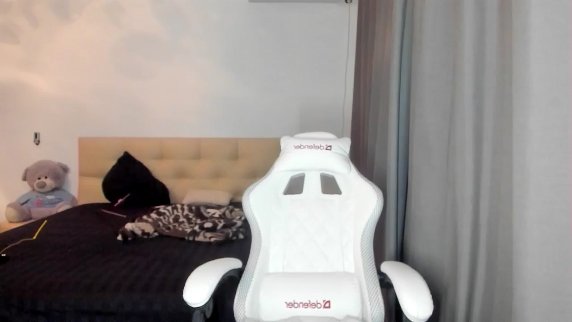 Gallery image thumbnail from HOLLYWOOD_USA's myfreecams stream on, 10/26/2024, 18:26 image 1 of 20