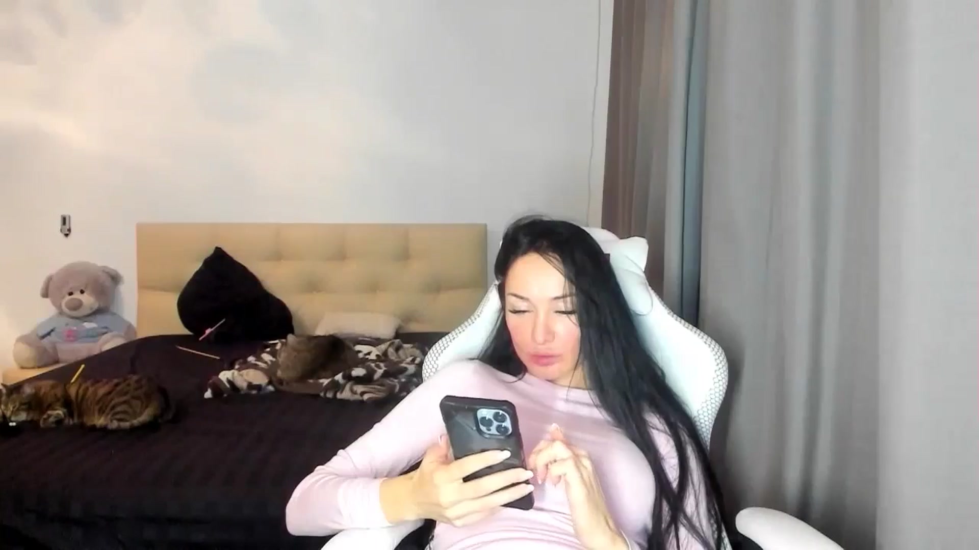 Gallery image thumbnail from HOLLYWOOD_USA's myfreecams stream on, 10/26/2024, 18:26 image 7 of 20