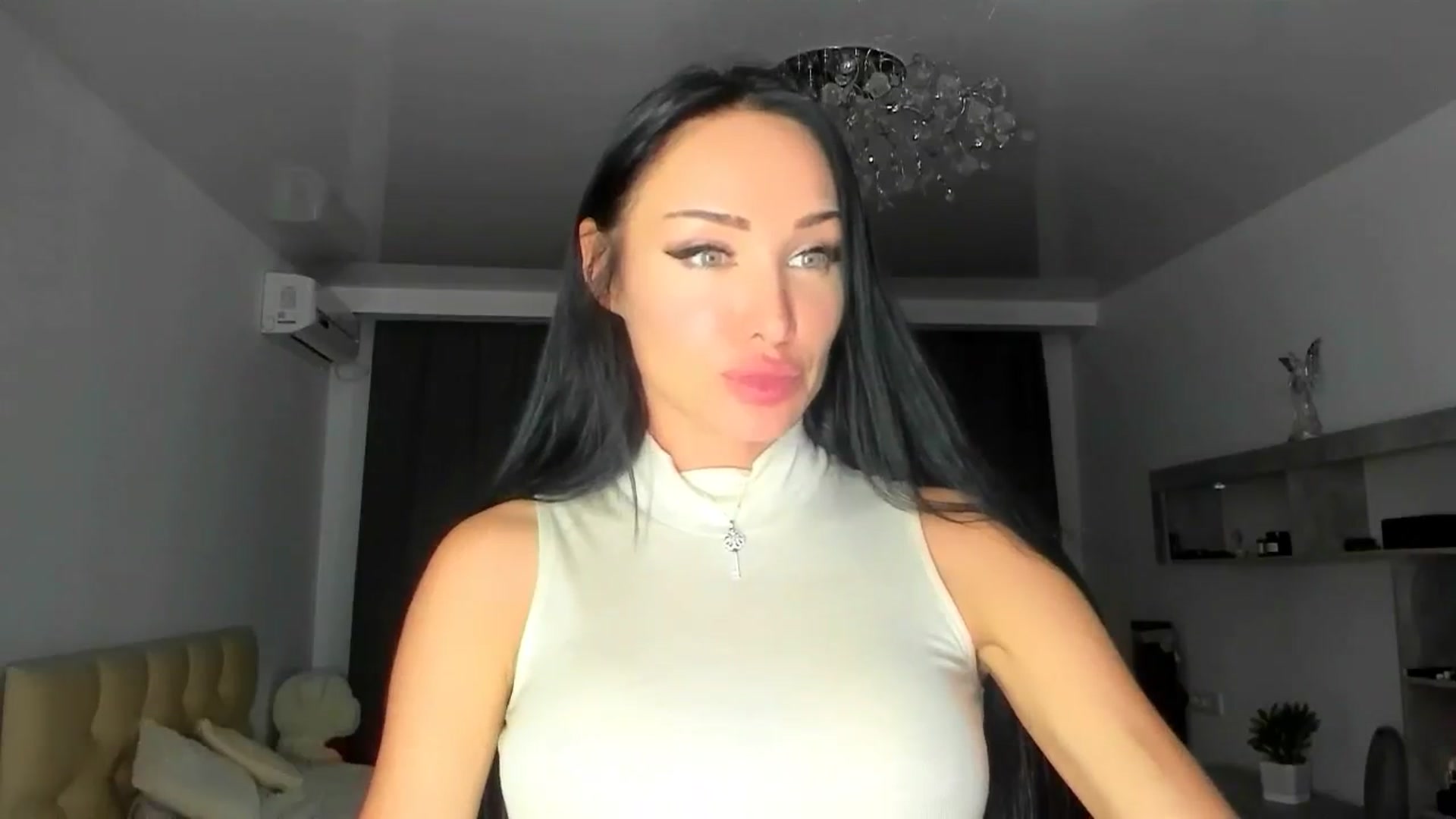 Gallery image thumbnail from HOLLYWOOD_USA's myfreecams stream on, 11/03/2024, 18:33 image 19 of 20
