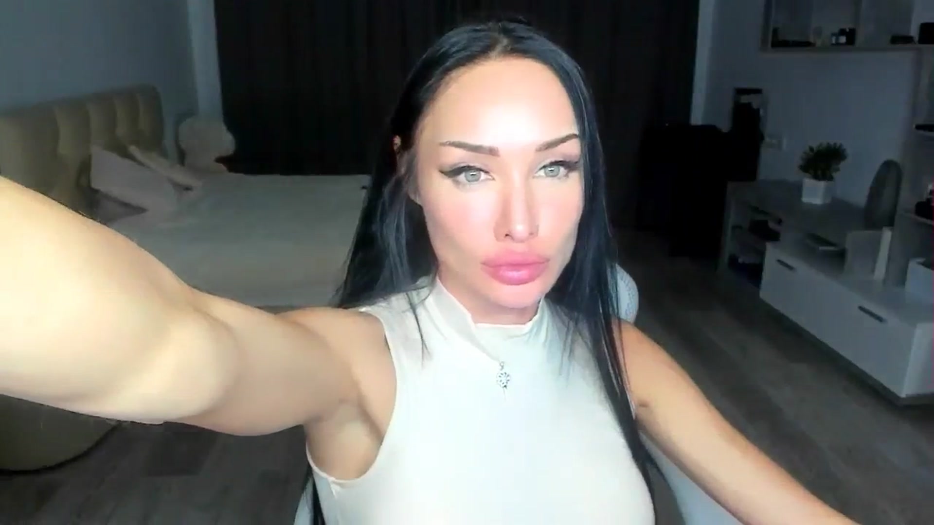 Gallery image thumbnail from HOLLYWOOD_USA's myfreecams stream on, 11/03/2024, 18:33 image 14 of 20