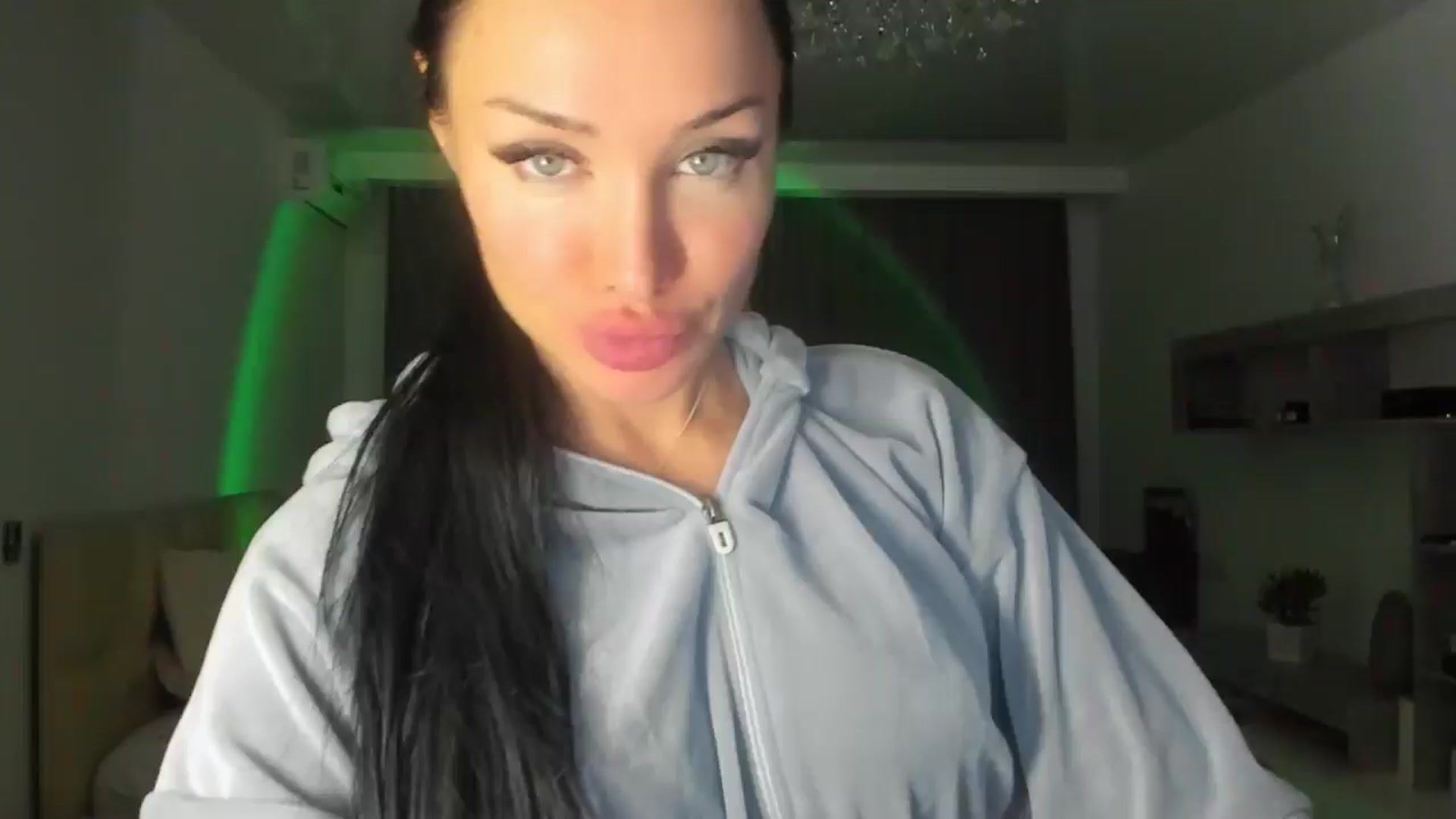 Gallery image thumbnail from HOLLYWOOD_USA's myfreecams stream on, 11/05/2024, 18:46 image 6 of 20