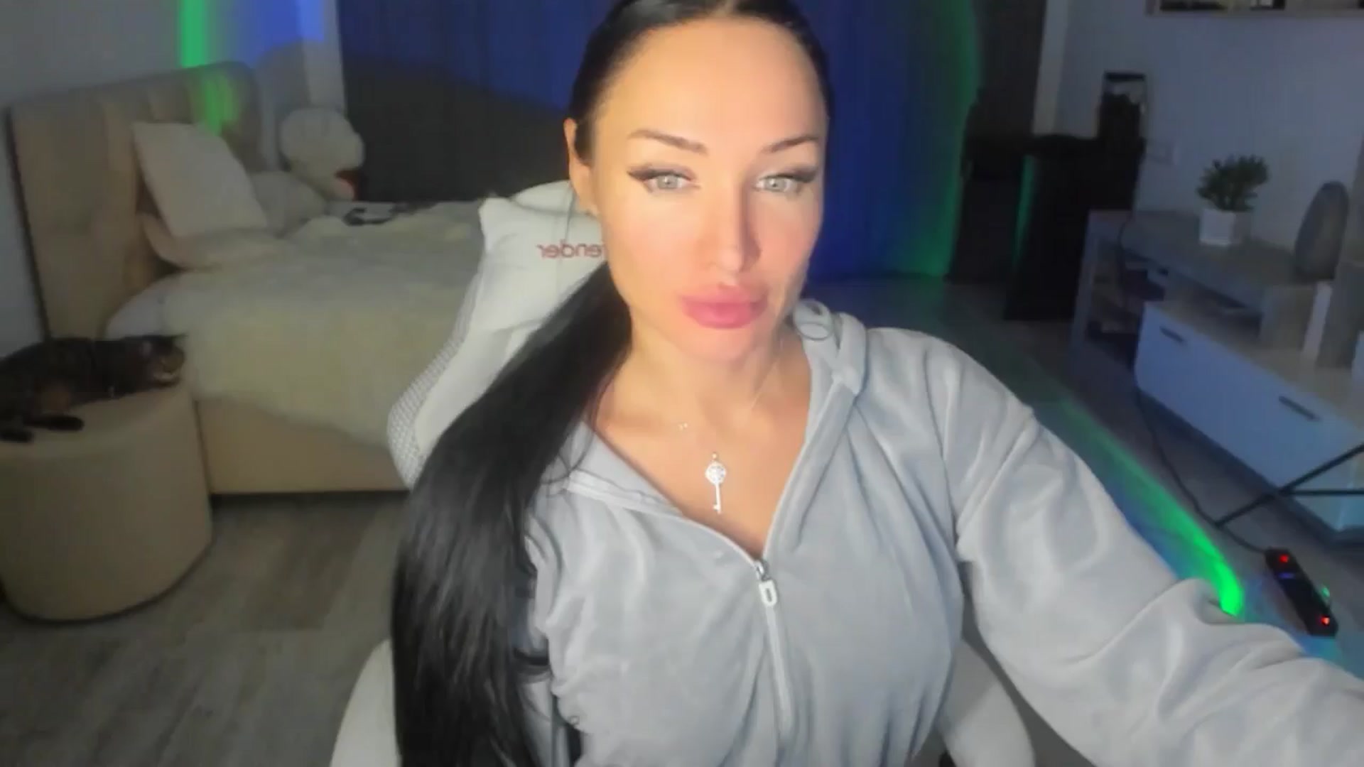 Gallery image thumbnail from HOLLYWOOD_USA's myfreecams stream on, 11/05/2024, 18:46 image 15 of 20